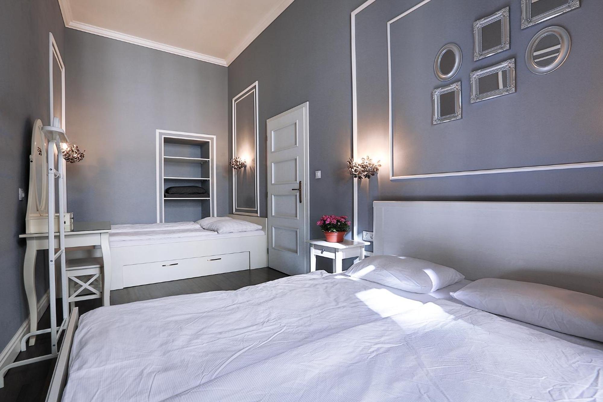 Two-Bedroom Haven In The Old Town Prag Eksteriør billede